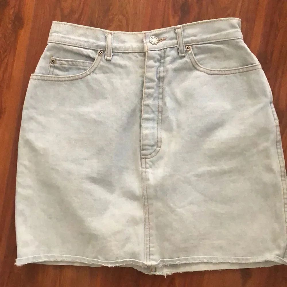 Vintage 80’s Calvin Klein High waisted miniskirt. Size S